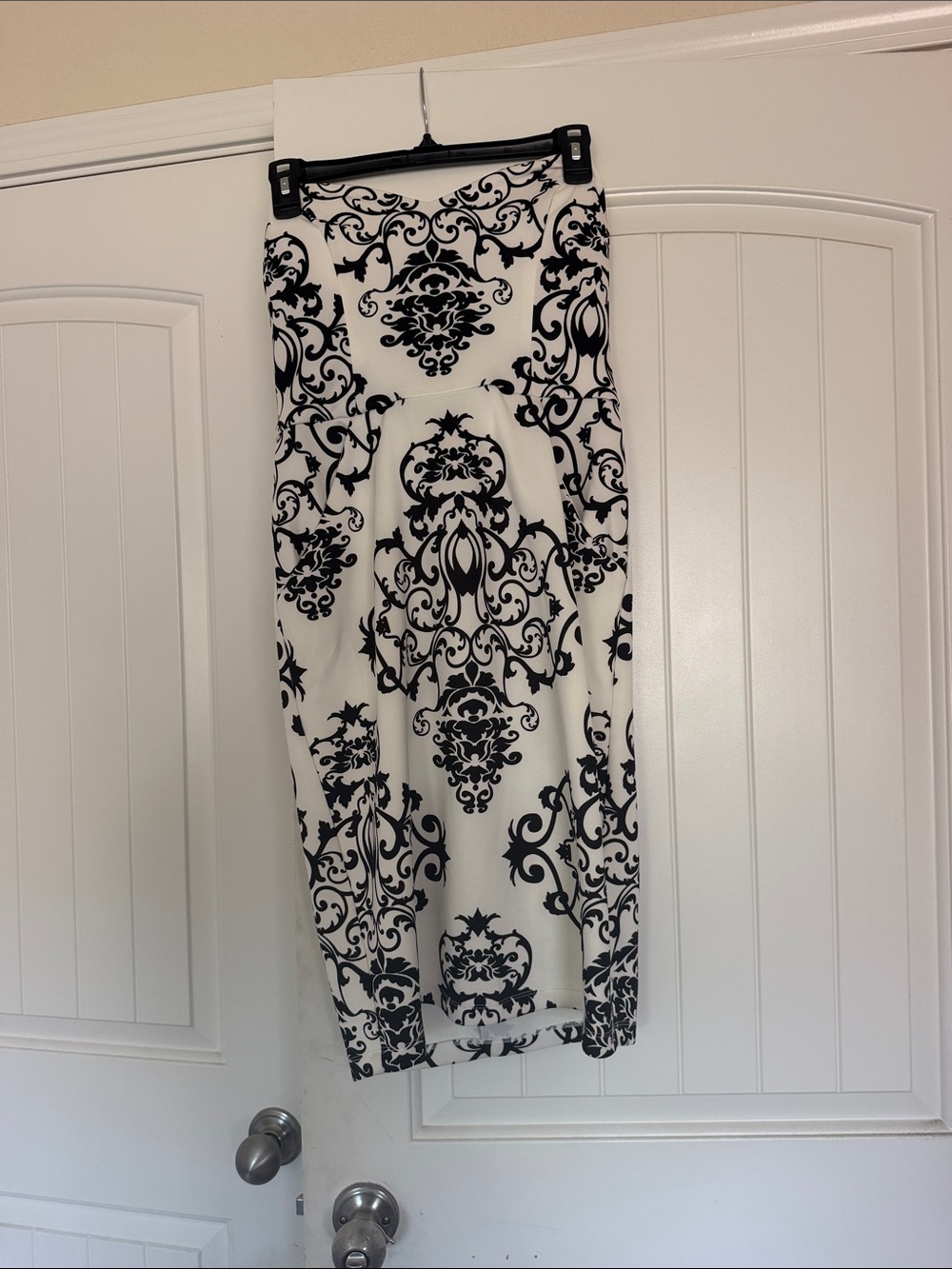B Darlin Black and White Baroque Print Pencil Skirt